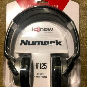 Head phones Numark